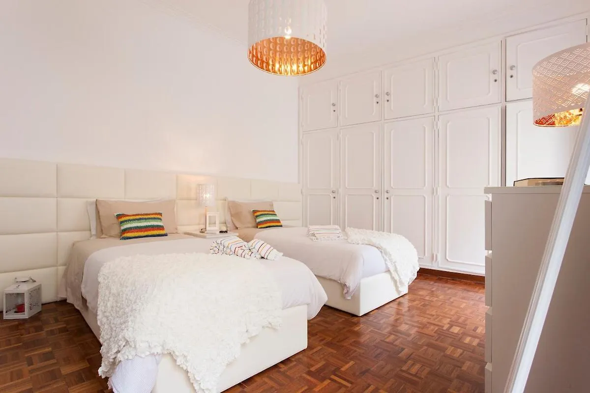 Ginjinha House - 4 Rooms - Bairro Alto - With Ac! Lisbon 3*,